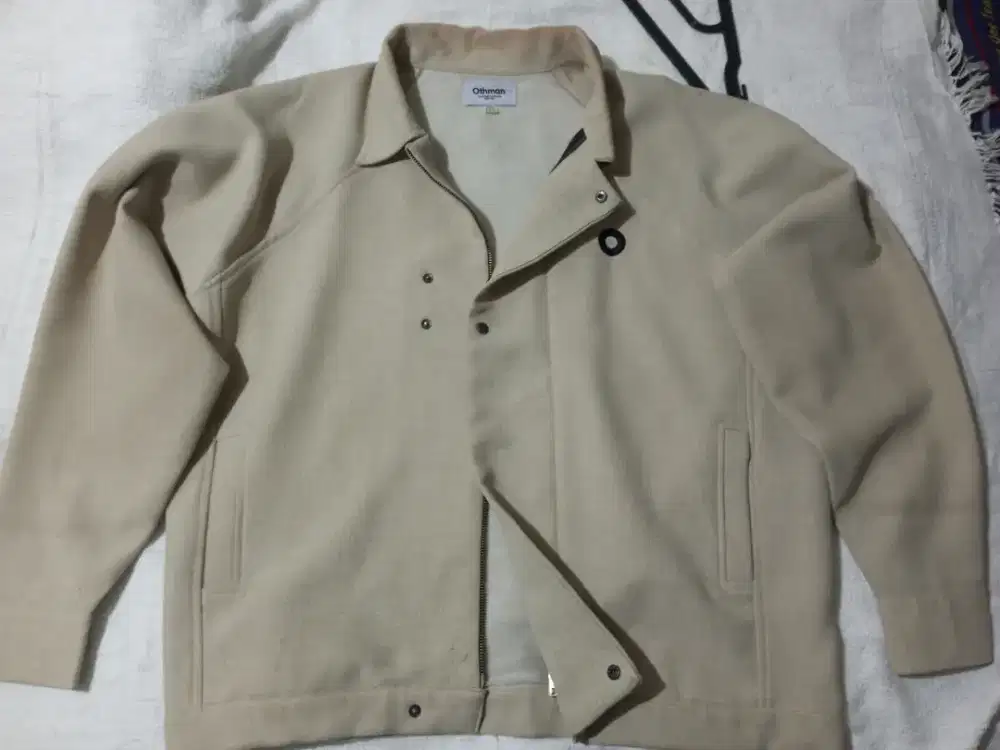 Outter merk OTHMAN size S Besar fit like M, warna Krem