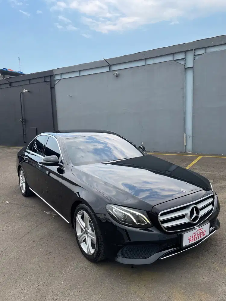 E250 2018 Hitam