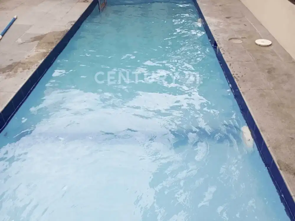 Rumah Homey Dgn Kolam Renang Di Lippo Cikarang