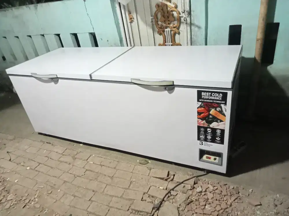 Freezer bok merek Gea kapasitas 1200 liter
