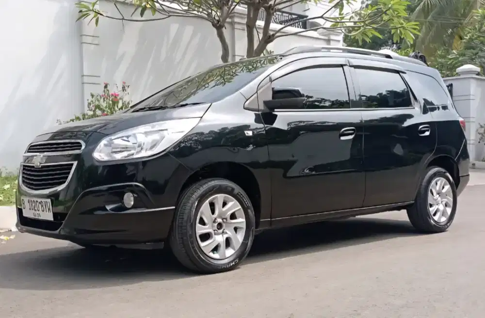 Chevrolet Spin 1.5 LTZ Automatic 2013 Hitam Istimewa Sekali Siap Pakai