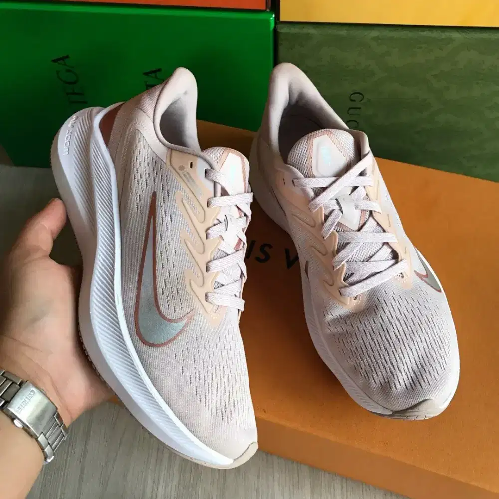 Nike Zoom Winflo Running Lari Olahraga Sepatu Size 40