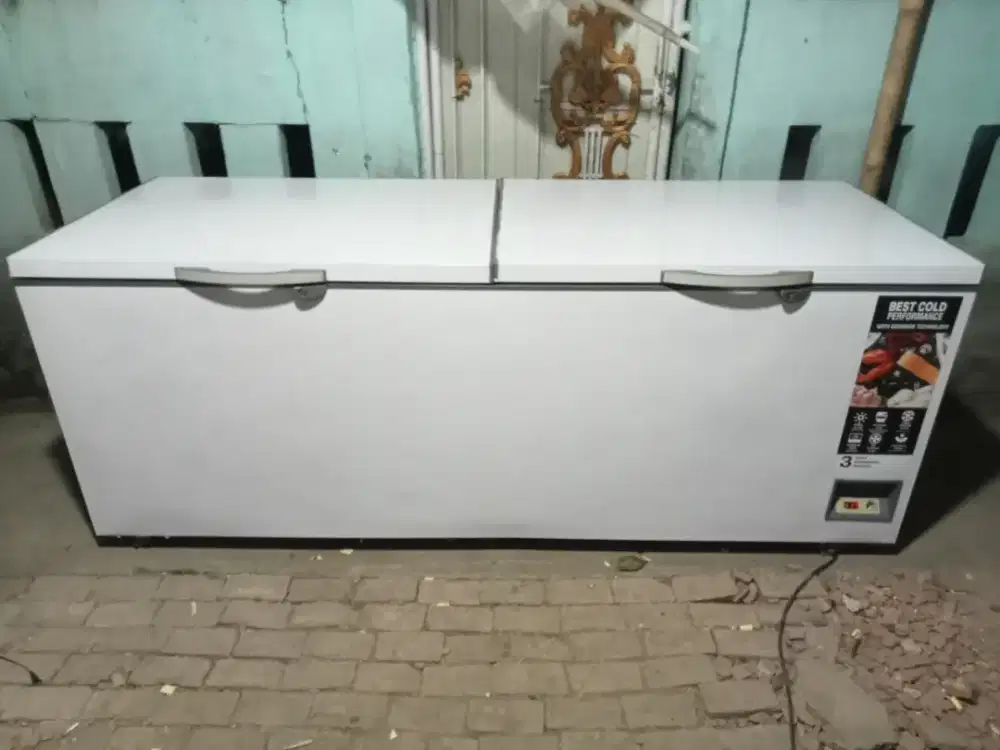 Freezer bok merek Gea kapasitas 1200 liter