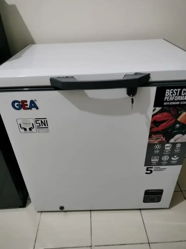Dijual cepat Chest Freezer GEA