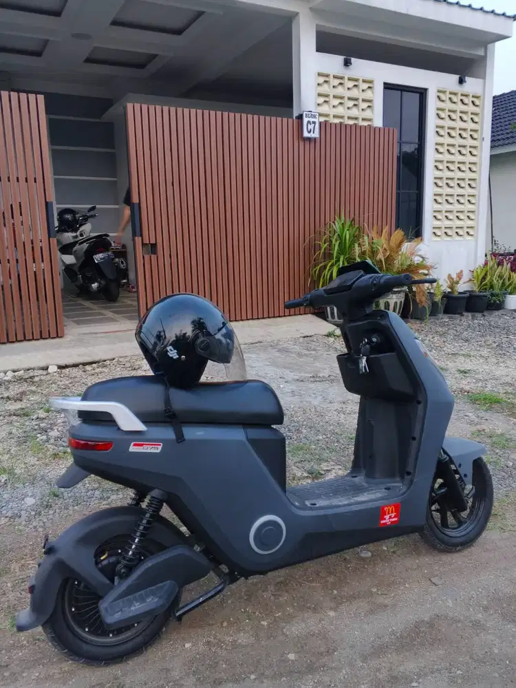 Uwinfly d75 mulus no minus lengkap