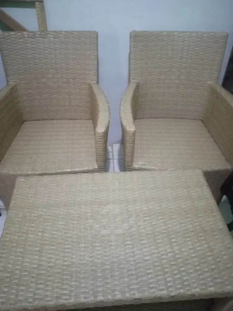 Service kursi rotan