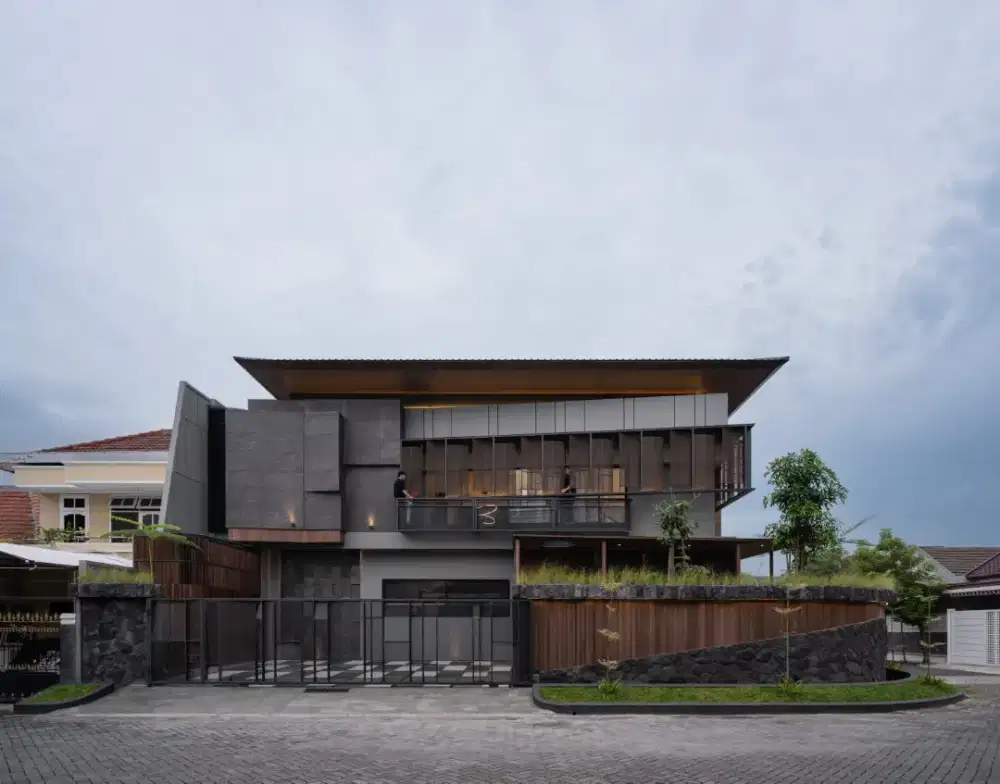 Dijual Rumah Tropical House Manyar Kertoadi Sudut Sejuk