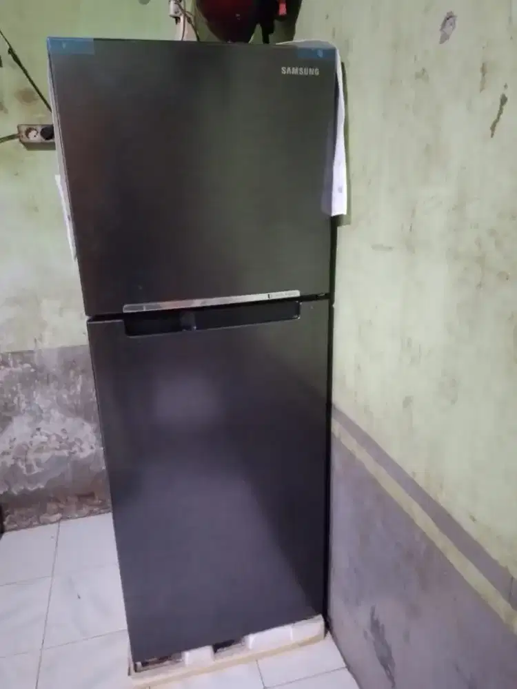 Kulkas 2 pintu bekas seperti baru