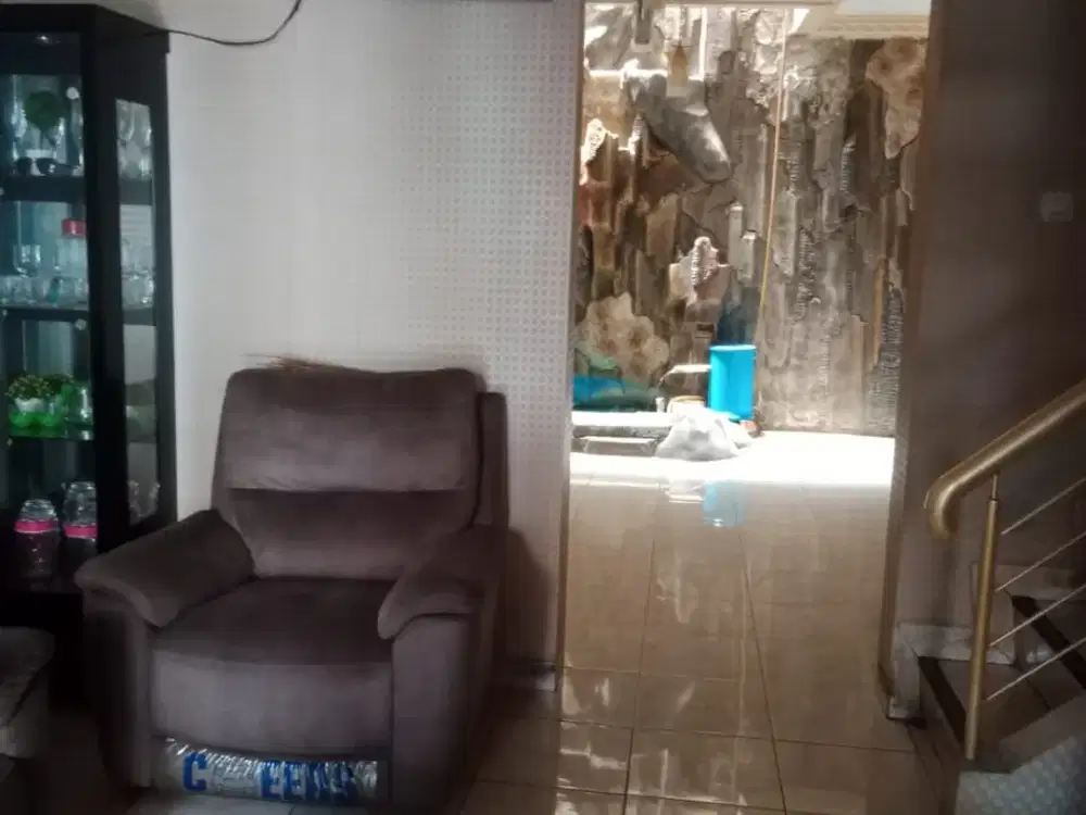 Dijual rumah full renovasi di Harapan Indah 2 Cluster Taman Puspa
