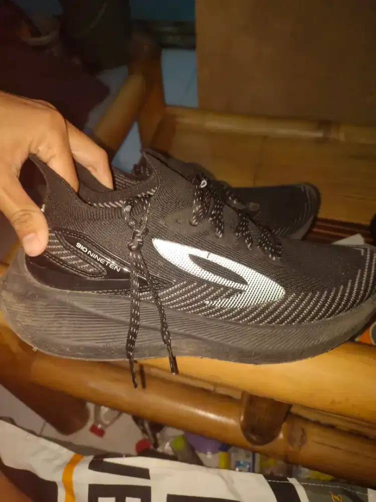 Sepatu running 910