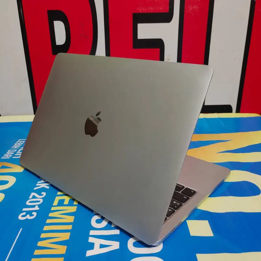 Macbook Pro 2020 Retina Touchbar 2 Thunderbolt 3 port