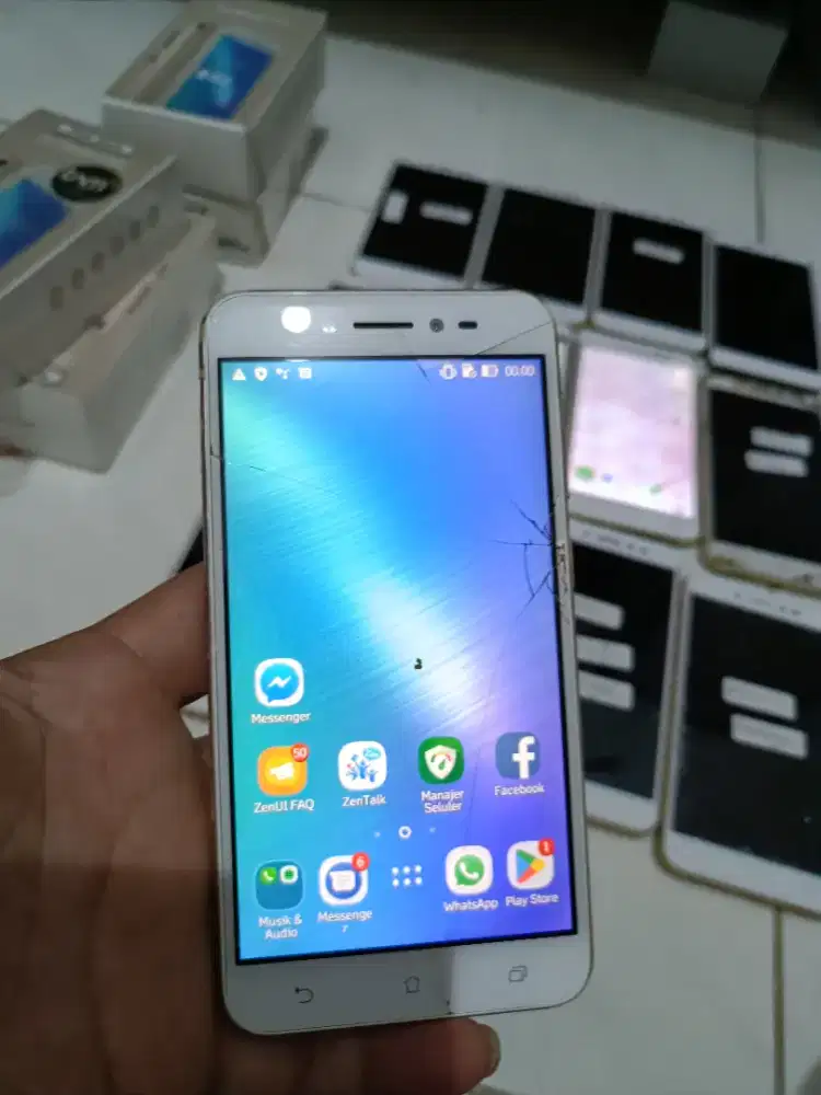 Asus Zenfone Live ram 2/16gb 4g  ex resmi batangan Borongan aja 14unit