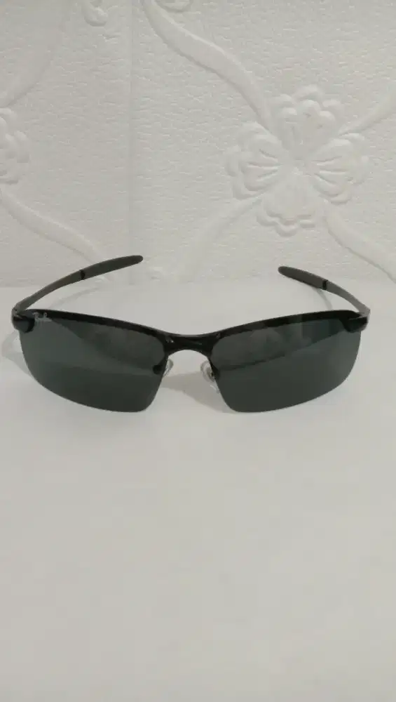 Kacamata Rayban .