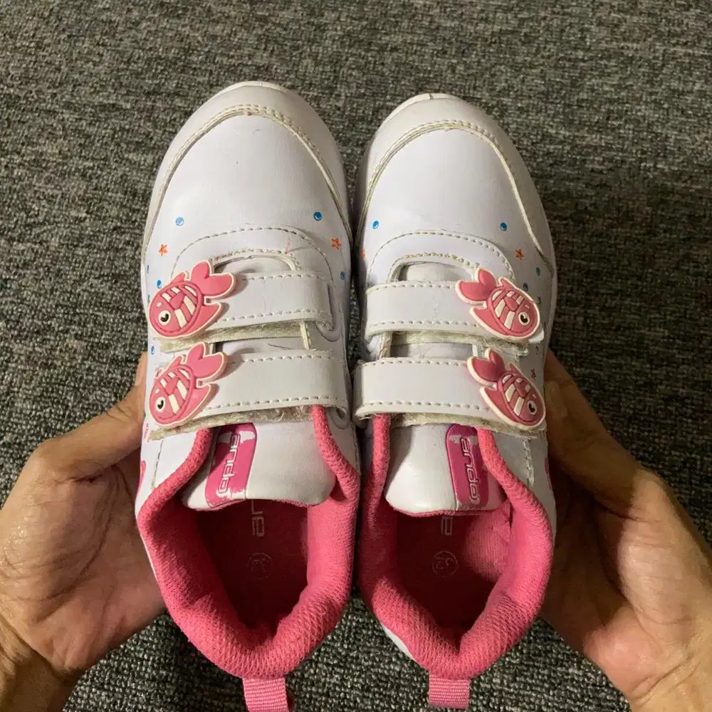SEPATU SEKOLAH ANAK CEWE PEREMPUAN WARNA PINK MERK ANDO SIZE 32 SECOND