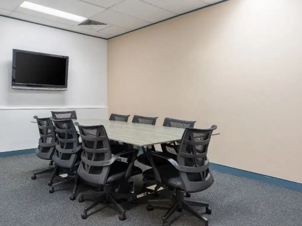 Pesan ruang kantor terbuka untuk segala ukuran bisnis di Regus Sinarmas Land Plaza Tower 1