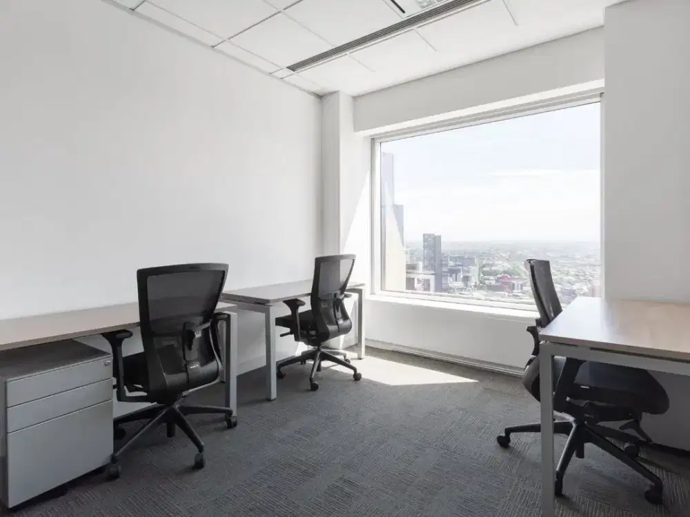 Ruang kantor terbuka dengan layanan lengkap untuk Anda dan tim di Regus Sinarmas Land Plaza Tower 1