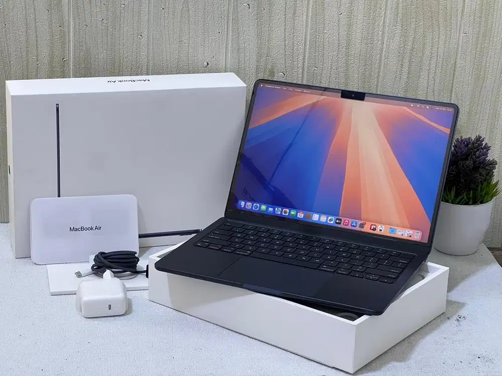 MacBook Air M2 16/256 GB IBox Garansi 1 Tahun Full Like New Mulus