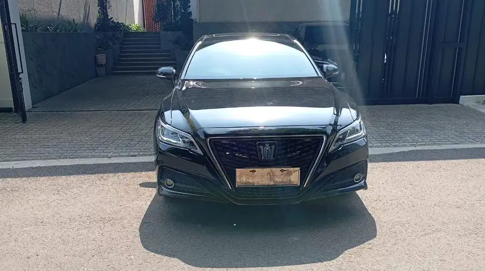 Toyota Crown 2.5 Hybrid