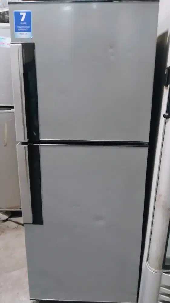 Kulkas 2 Pintu Merk Aqua inverter Normal