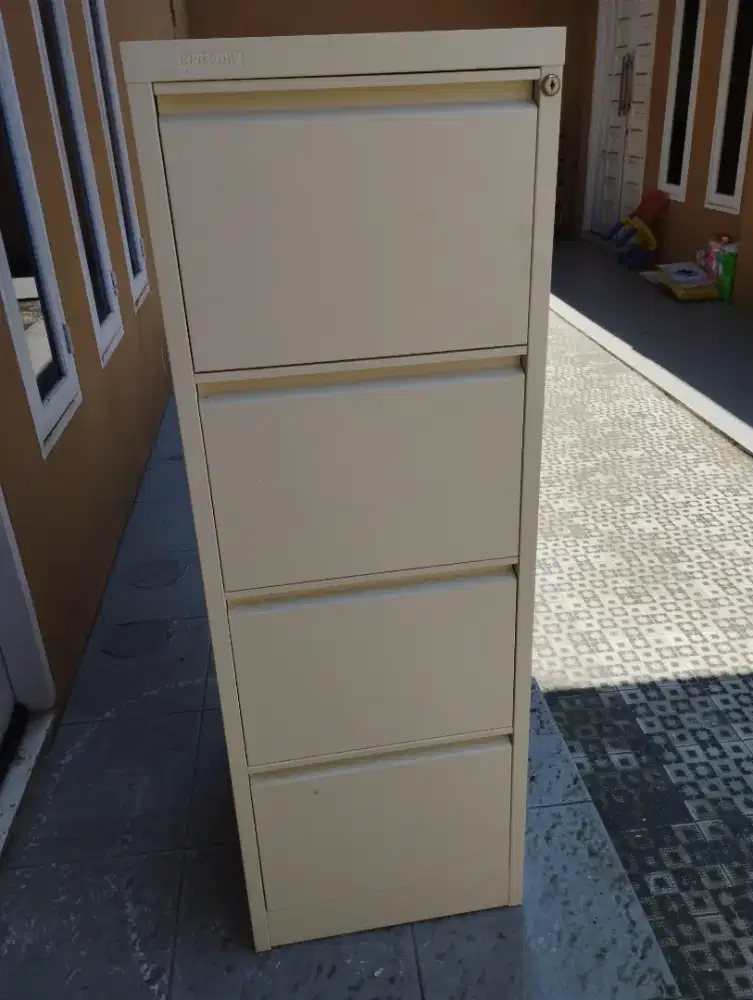 Filing Cabinet 4 Laci Krisbow