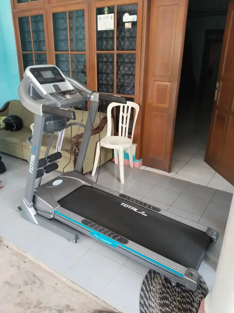Dijual treadmill elektrik TL 270 kondisi masih seperti baru