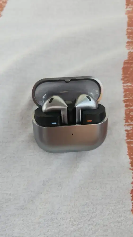 Galaxy buds 3 like new
