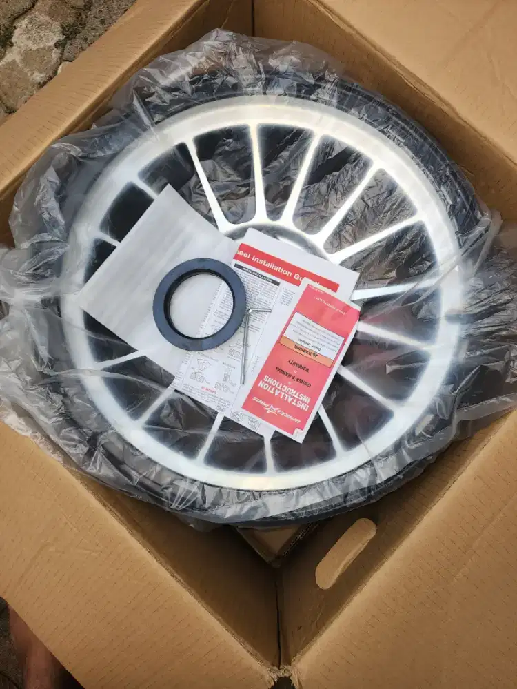 Velg pajero fortuner isuzu KMC oriKM542 Impact
18x139.7