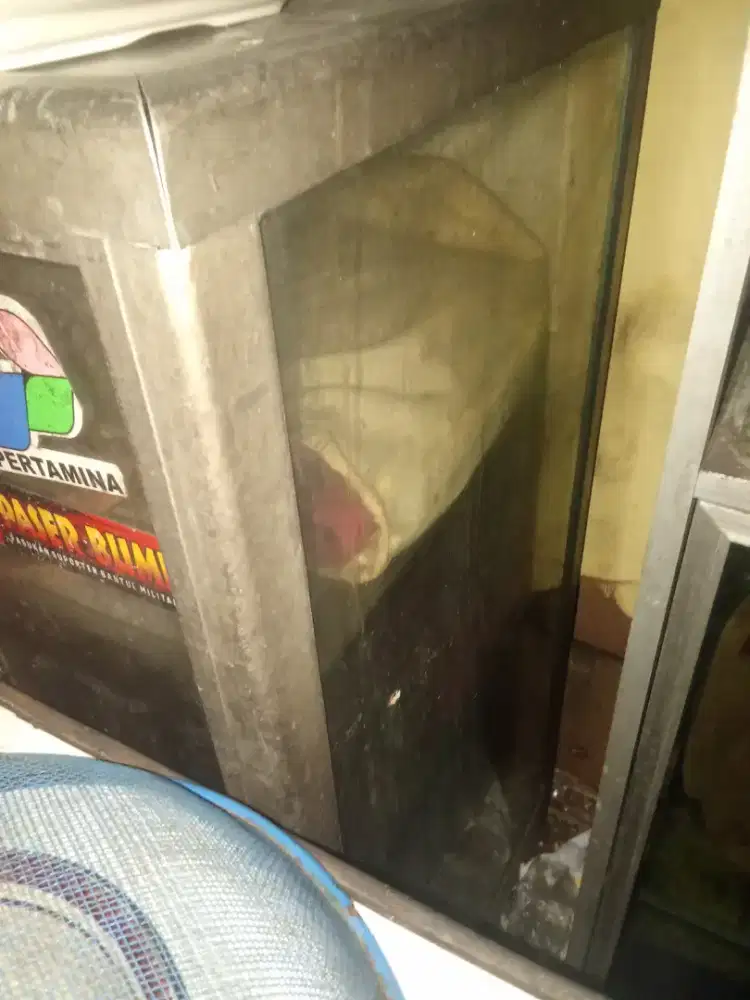 Elatale kaca eks kantor