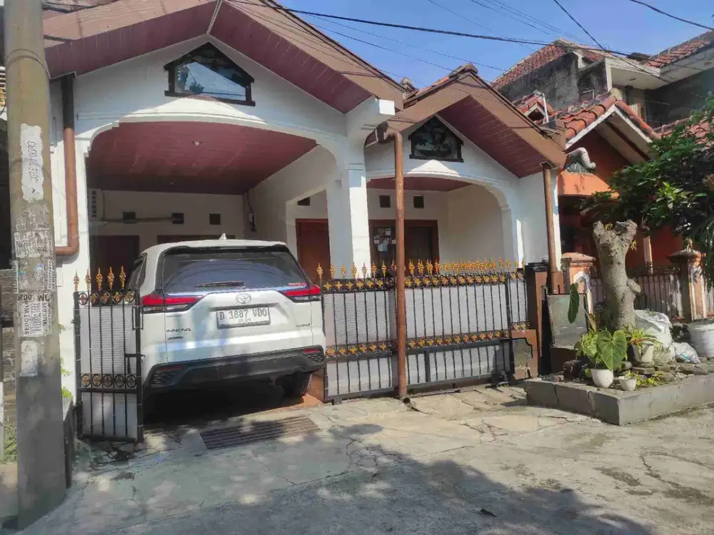 DI KONTRAKAN RUMAH 10 MENIT DARI PINTU TOL /TRANSMART BUAH BATU