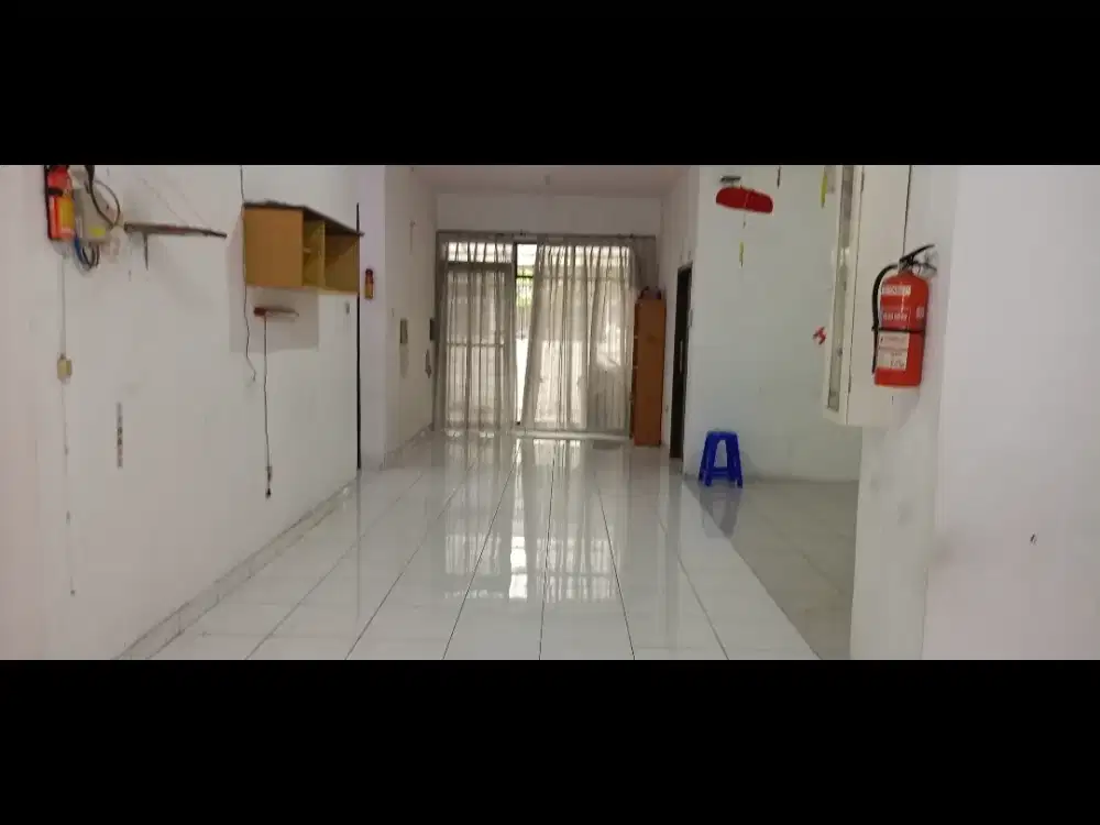 Rumah Strategis1,25 lantai luas dan lebar siap huni, Taman Kopo Indah