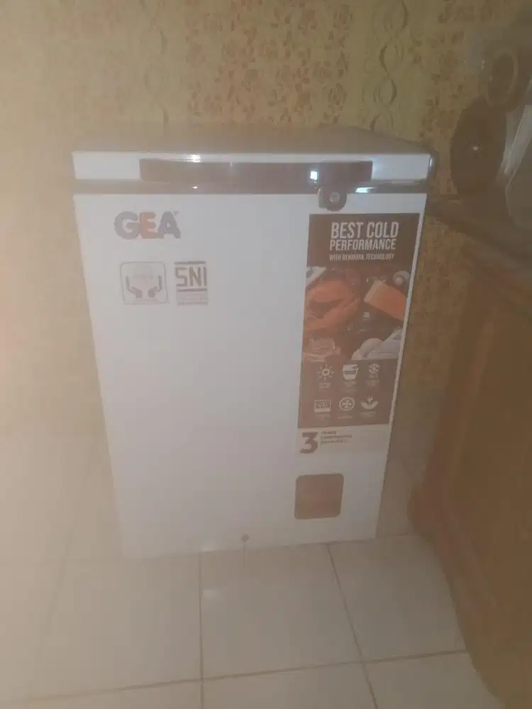 Freezer Gea 110liter dijual murah