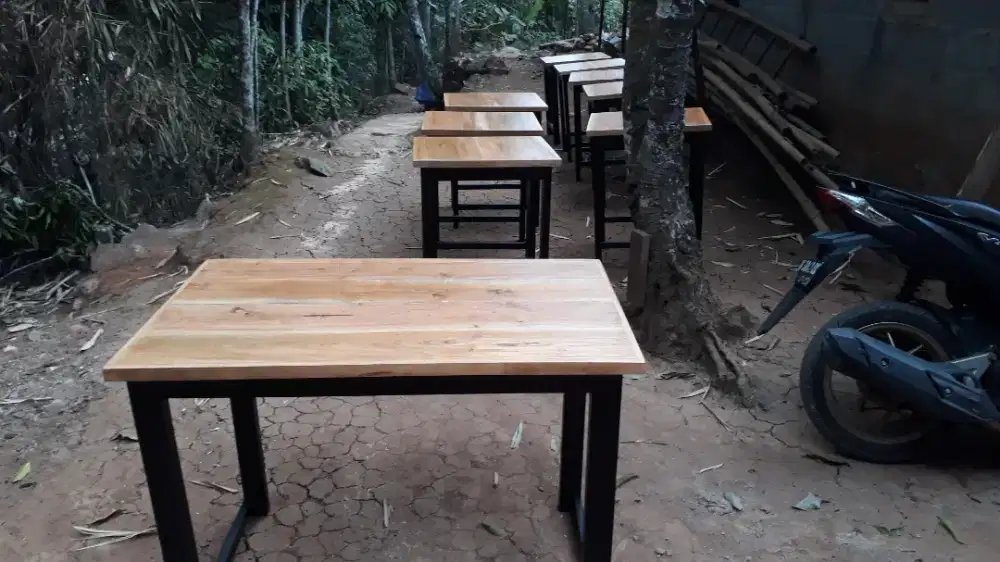 Meja kayu mahoni baru