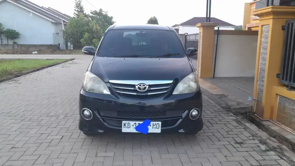 Dijual mobil Avanza th 2011