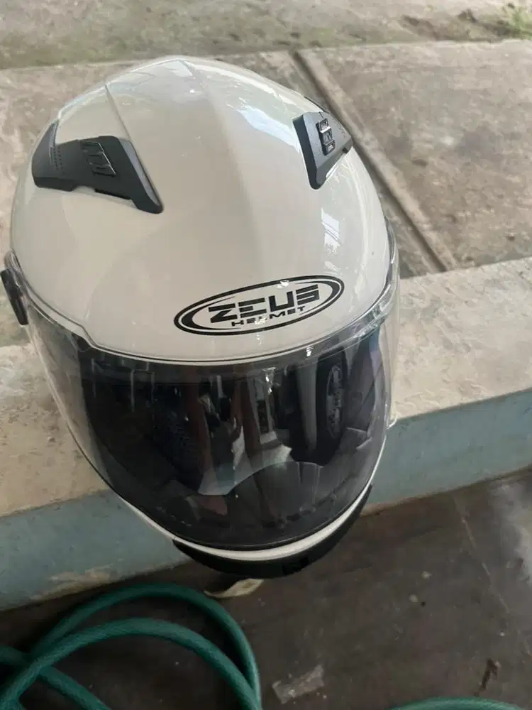 HELM ZEUS Putih