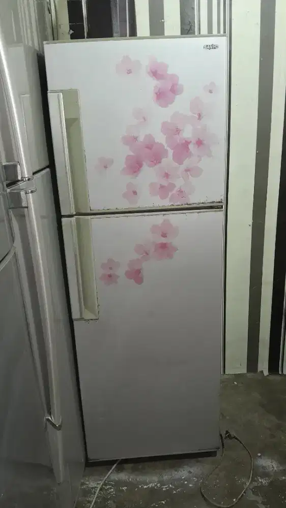 Kulkas aqua 2 pintu