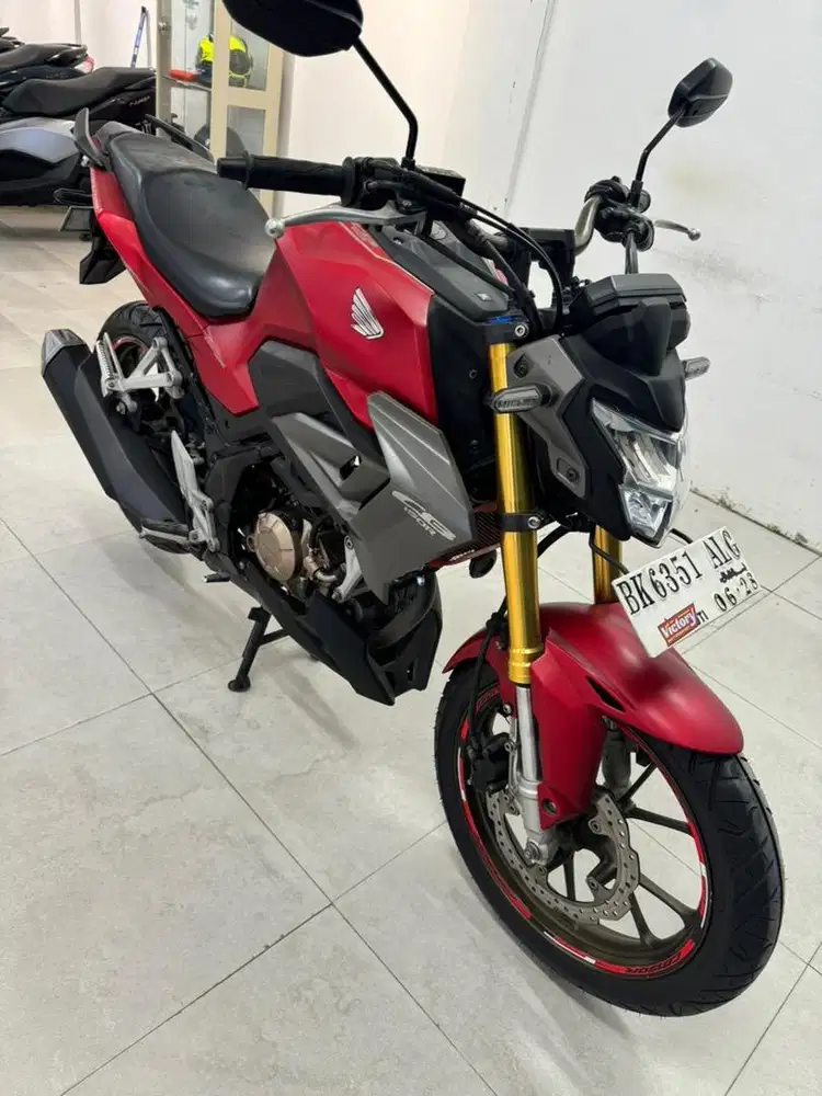 Honda CB 150R SE V4 tahun 2023 warna Merah Dop 150 R CC Red Doff Naked