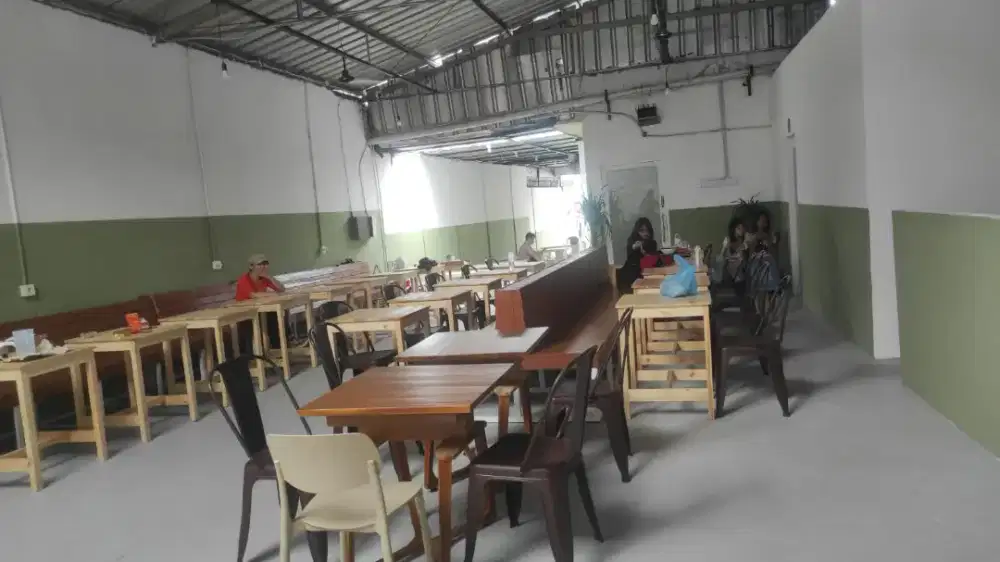Dicari waiters perempuan