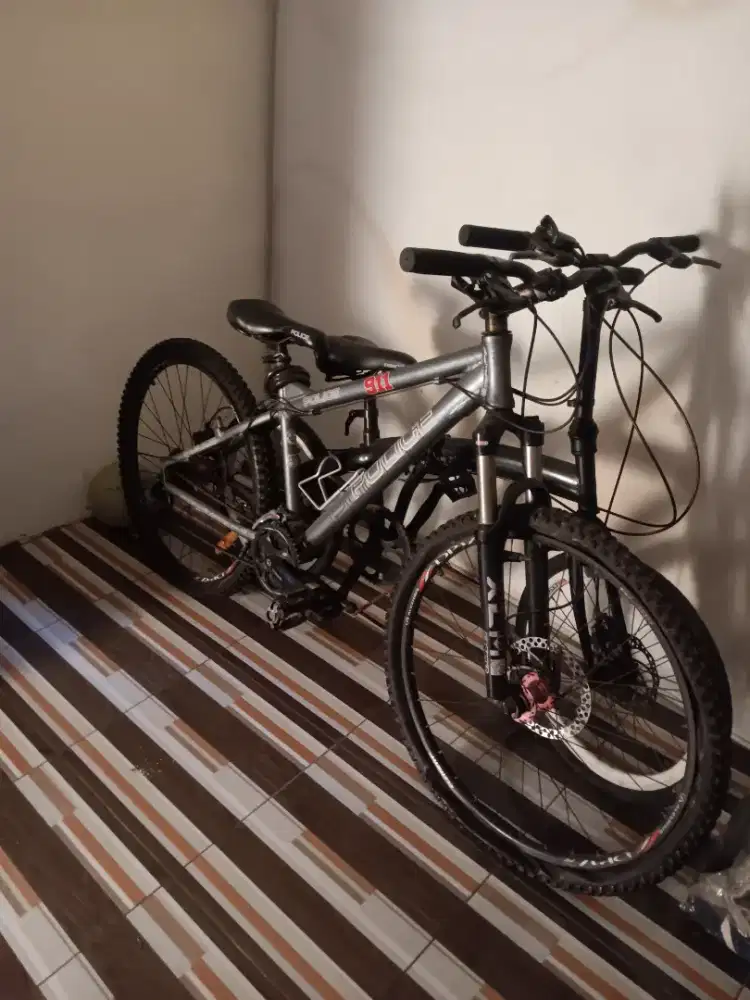 Sepeda Gunung Police california 7 speed