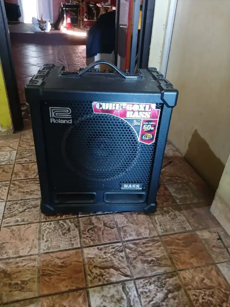 Cube bass roland