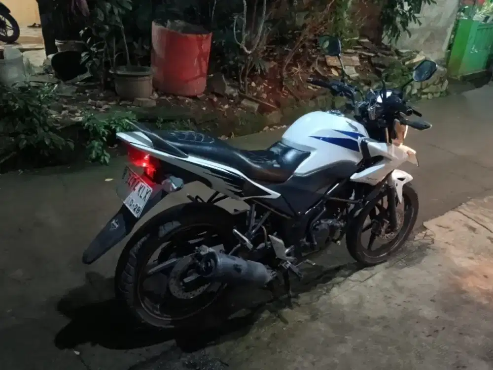 HONDA  CB 150R TH 2013