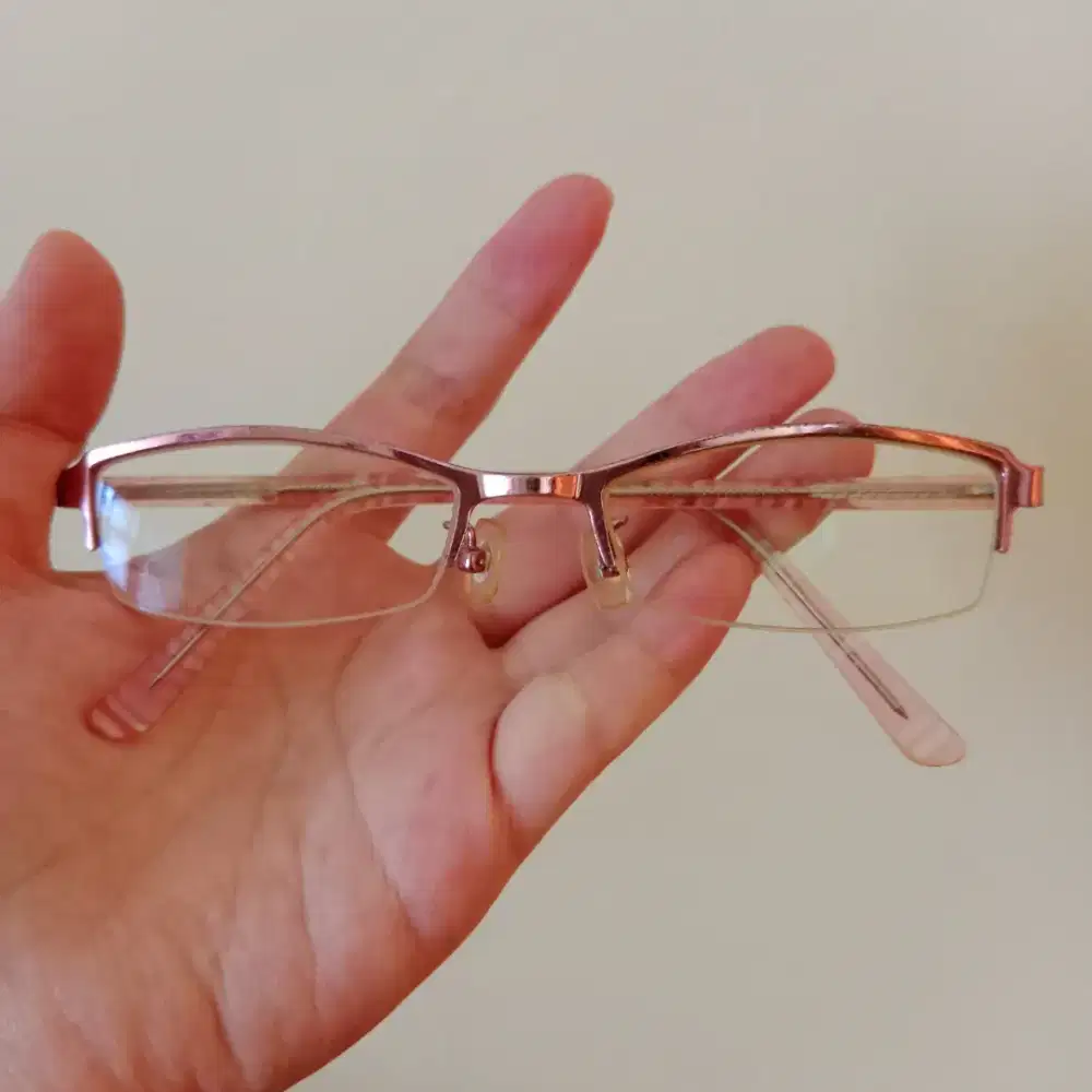 [PRELOVED] FRAME KACAMATA WANITA OPTIK KOTAK MODEL GANTUNG
