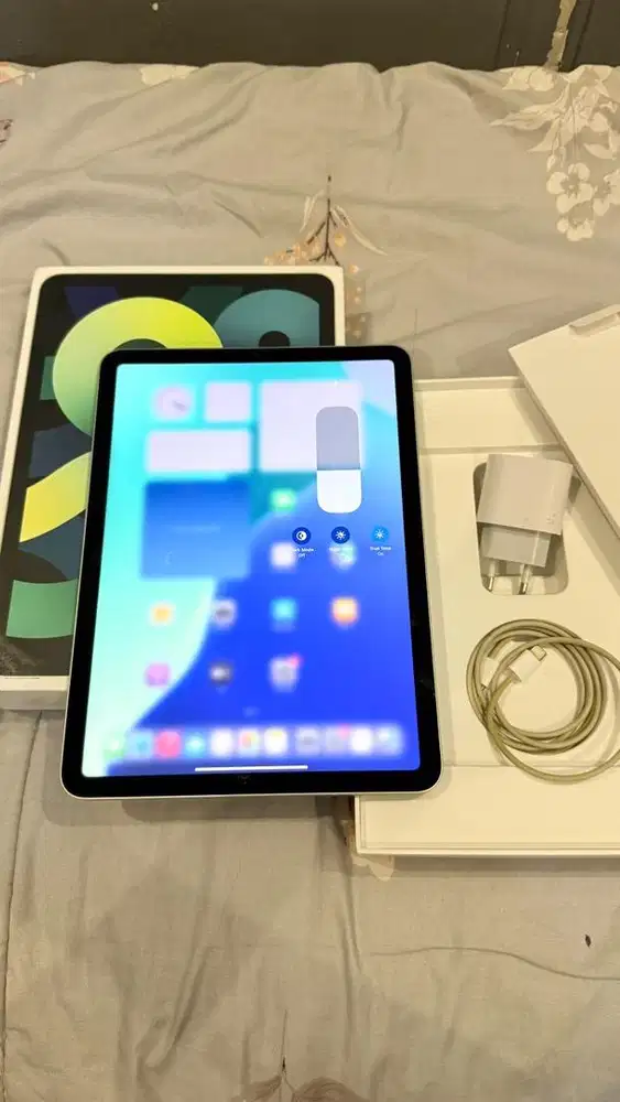 Dijual Ipad Air 4 Green 64GB Wifi Only Mulus Lengkap
