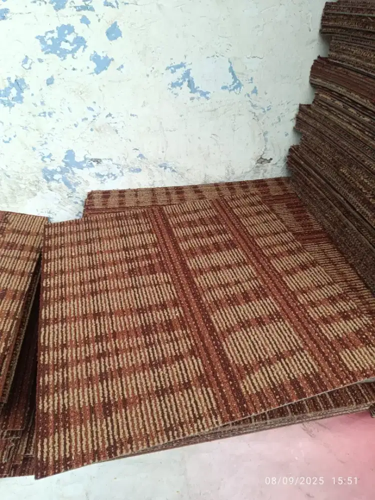 Karpet tile second