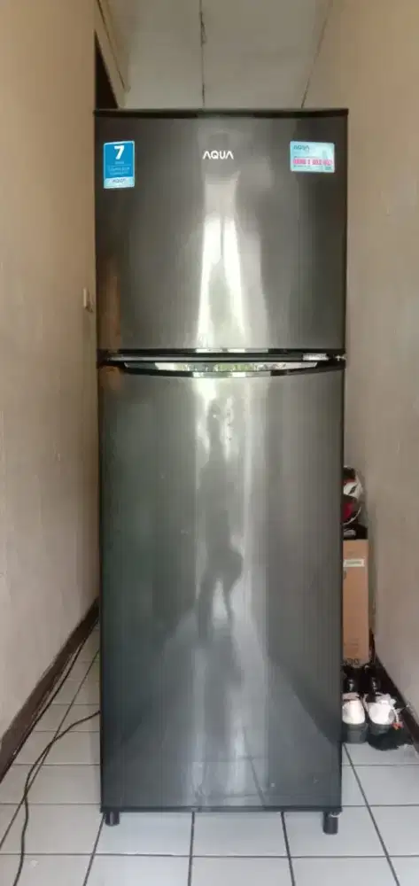 Dijual kulkas 2pintu AQUA KONDISI MULUS SEPERTI BARU HARGA NEGO TIPIS