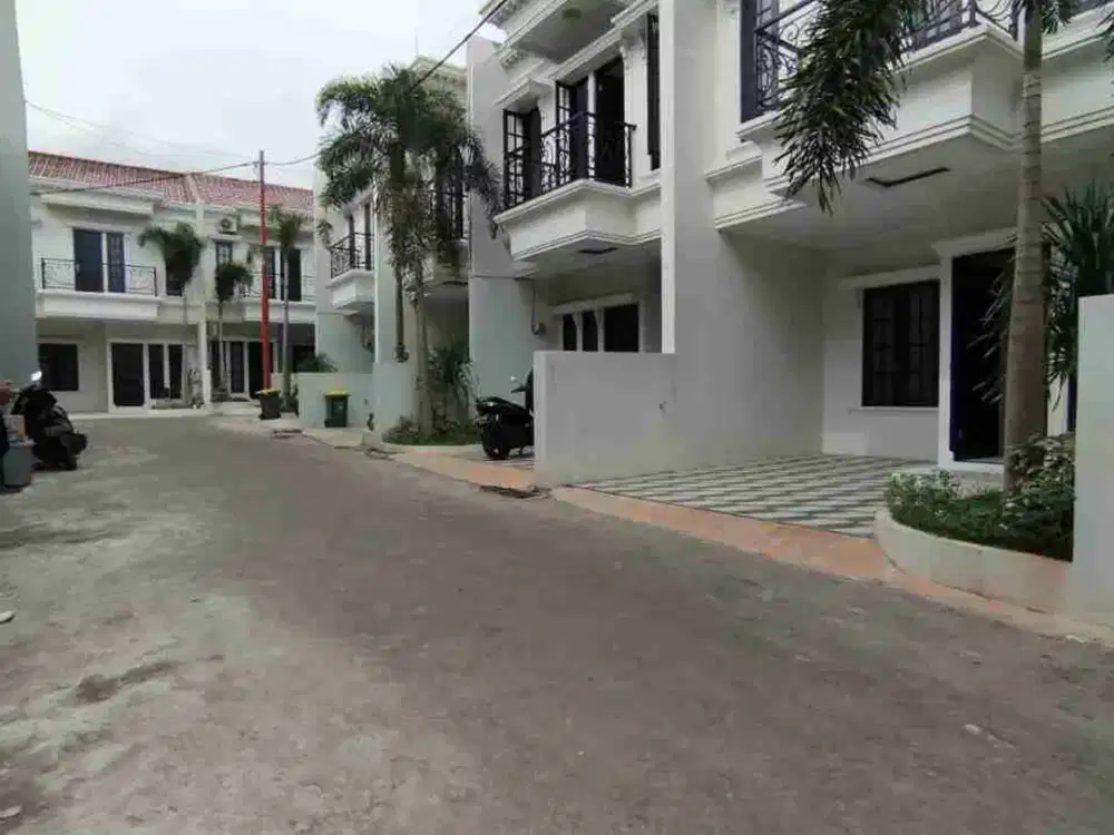 Ruma mewah dalam cluster one gate system di. jagakarsa