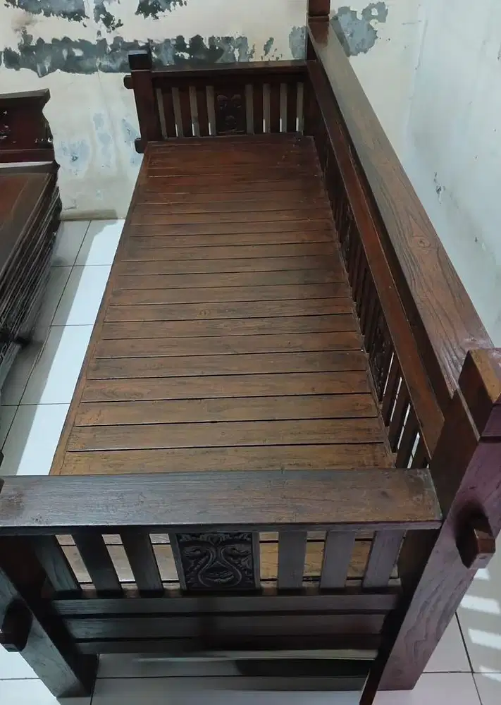 Furniture Jati: Meja, bufet, jam, kursi