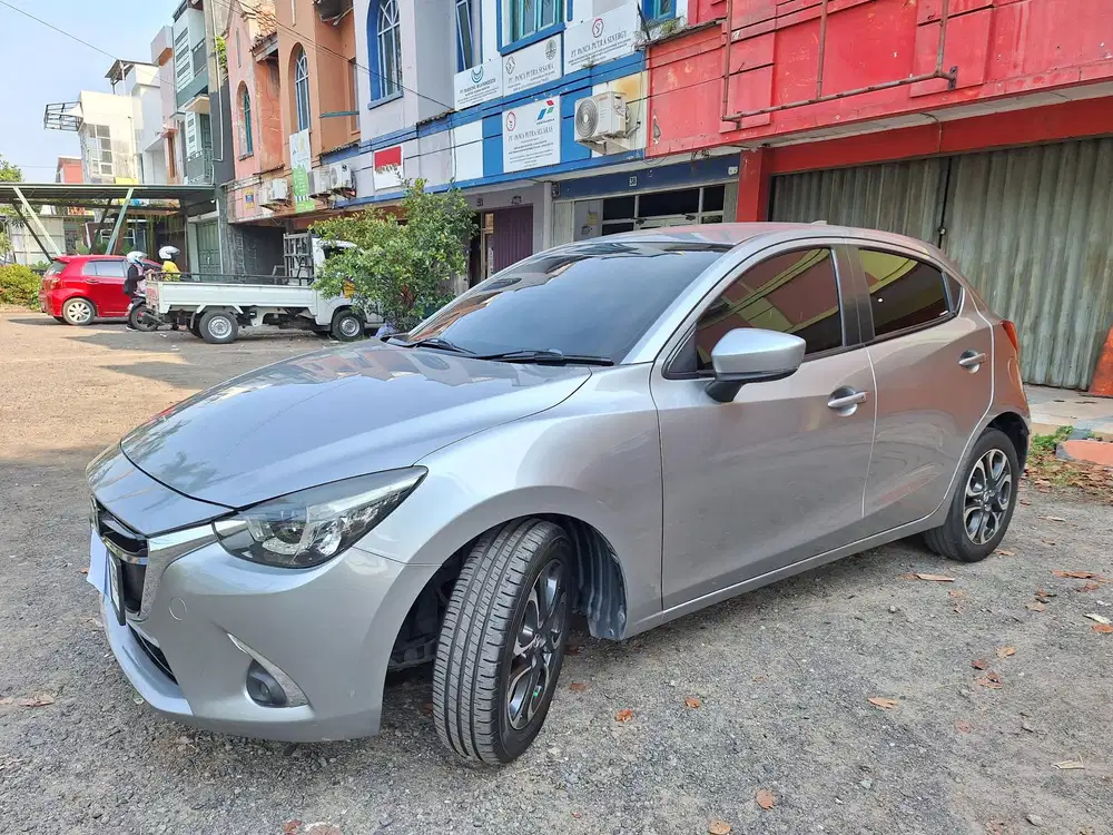 Mazda 2 R AT 2019 (NIK 2018) Silver Istimewa Terawat  Tangan Pertama