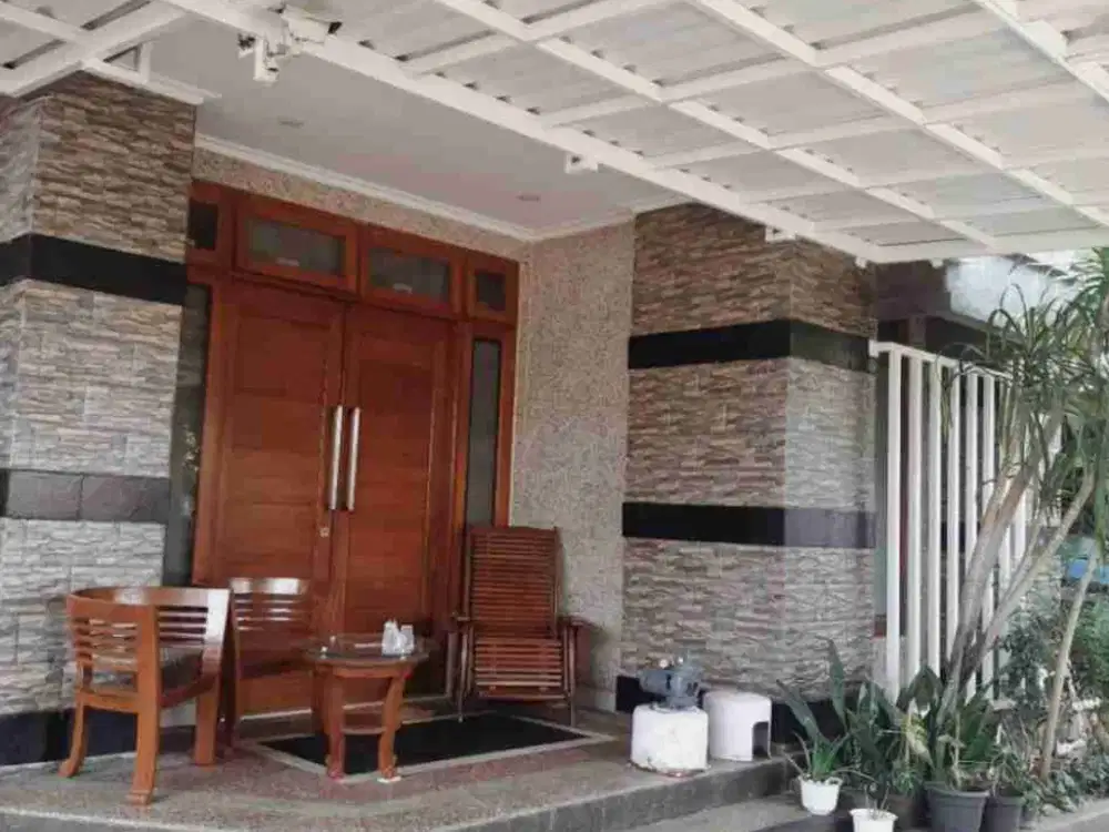 Rumah siap huni 2 lantai dalam komplek  di Meruyung Depok