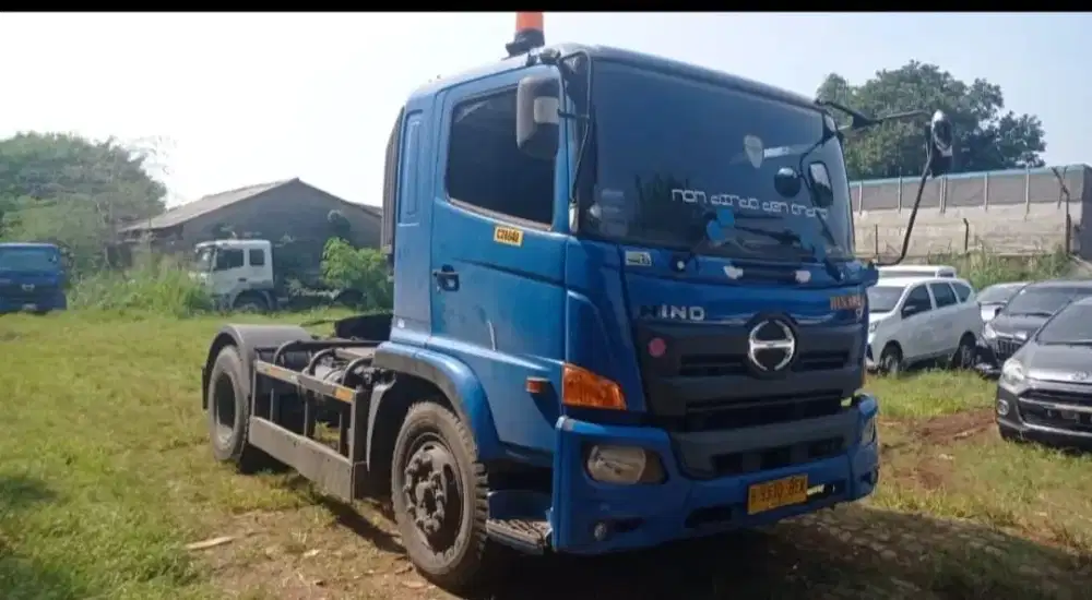 HINO SG260 TH 2020 KEPALA TRAILER 6RODA FULL ORIGINAL SIAP KERJA KERAS