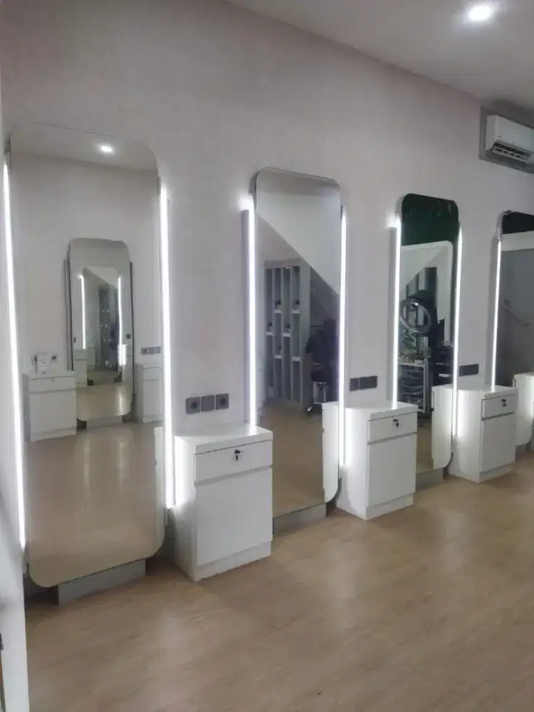Dijual borongan perlengkapan barbershop , kondisi mulu dam normal ,